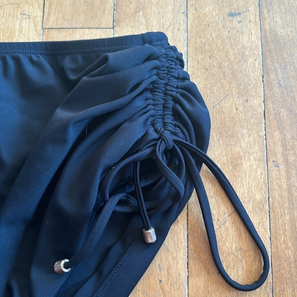 Women’s bathing suit bottom size XL 16-18 - Picture 3 of 4